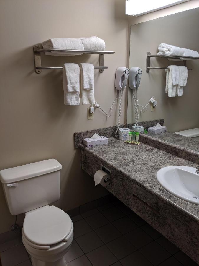 Riviera Motor Inn Саскатун Экстерьер фото